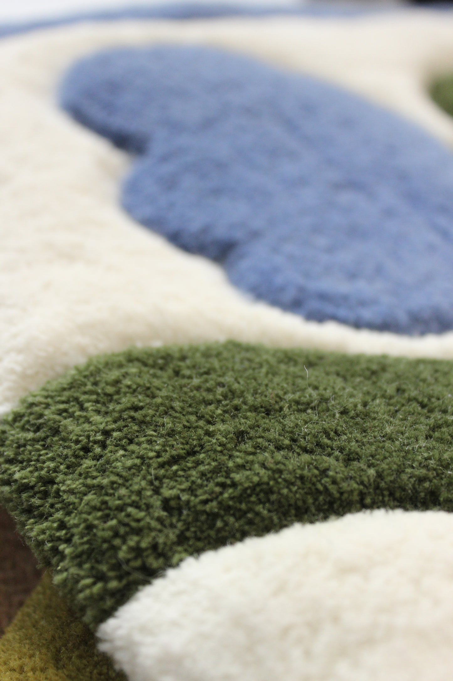 Garden Vase Tapestry Rug