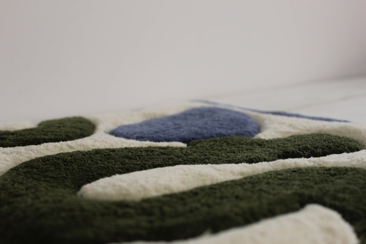 Garden Vase Tapestry Rug