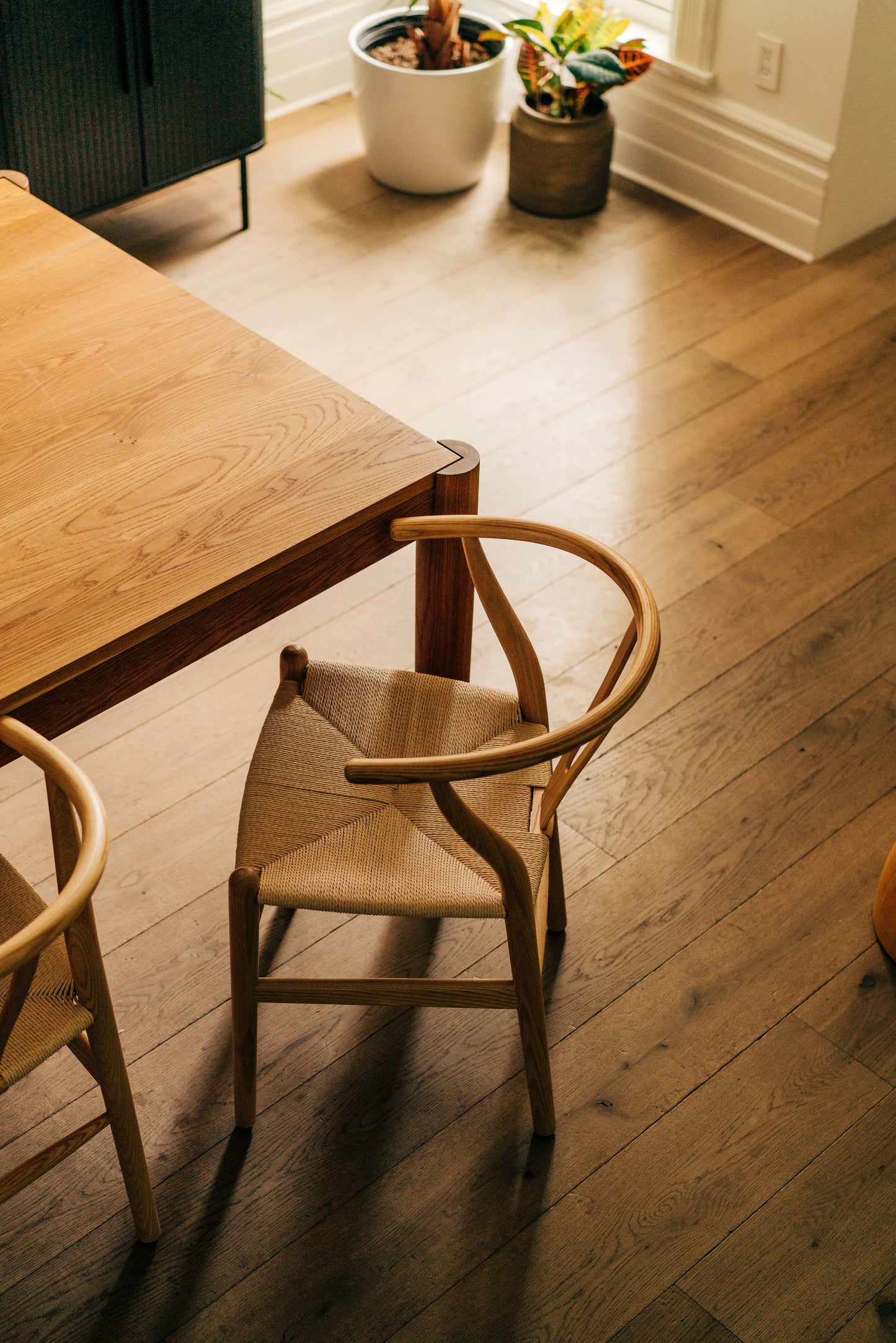02 Pierre Dining Table