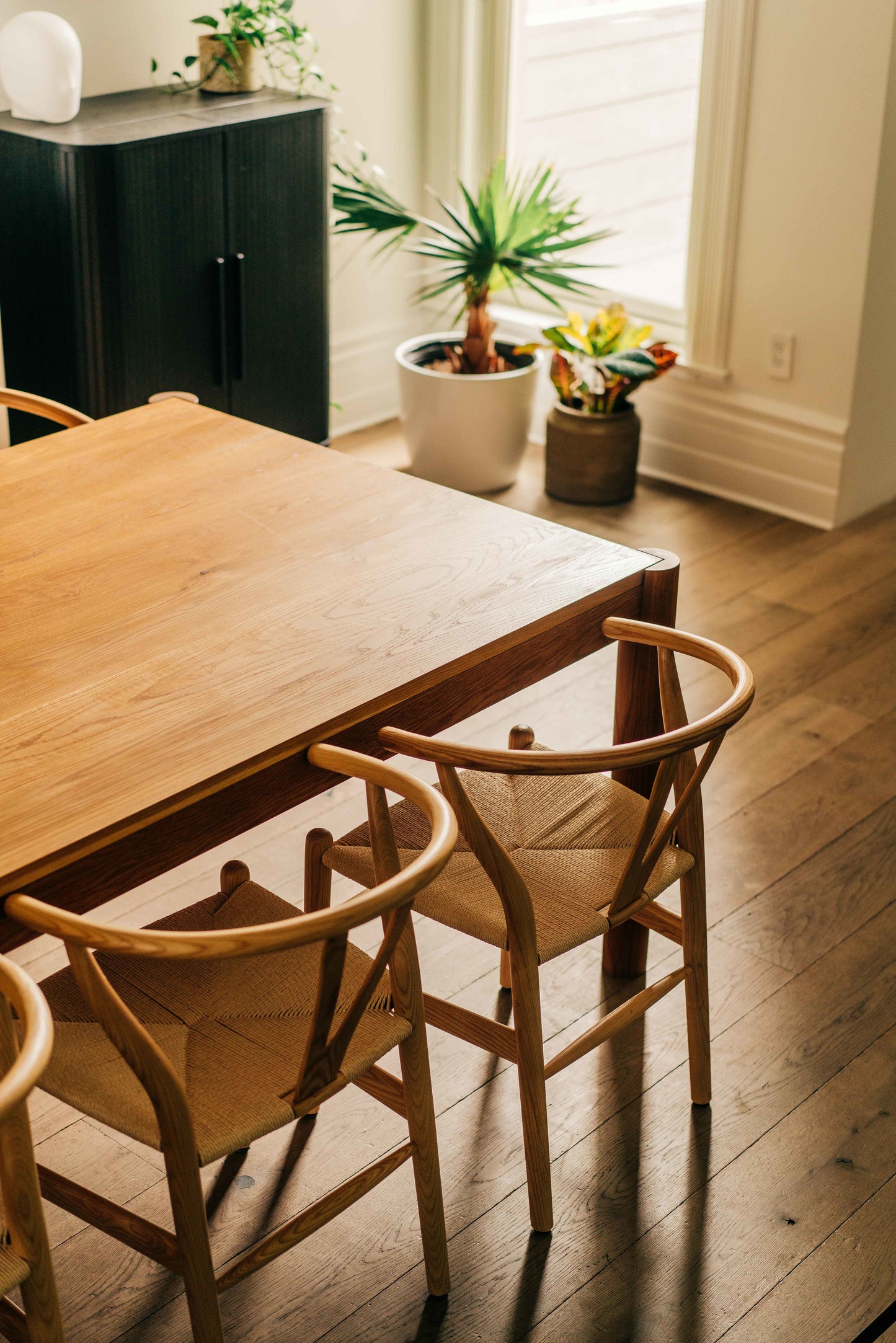 02 Pierre Dining Table