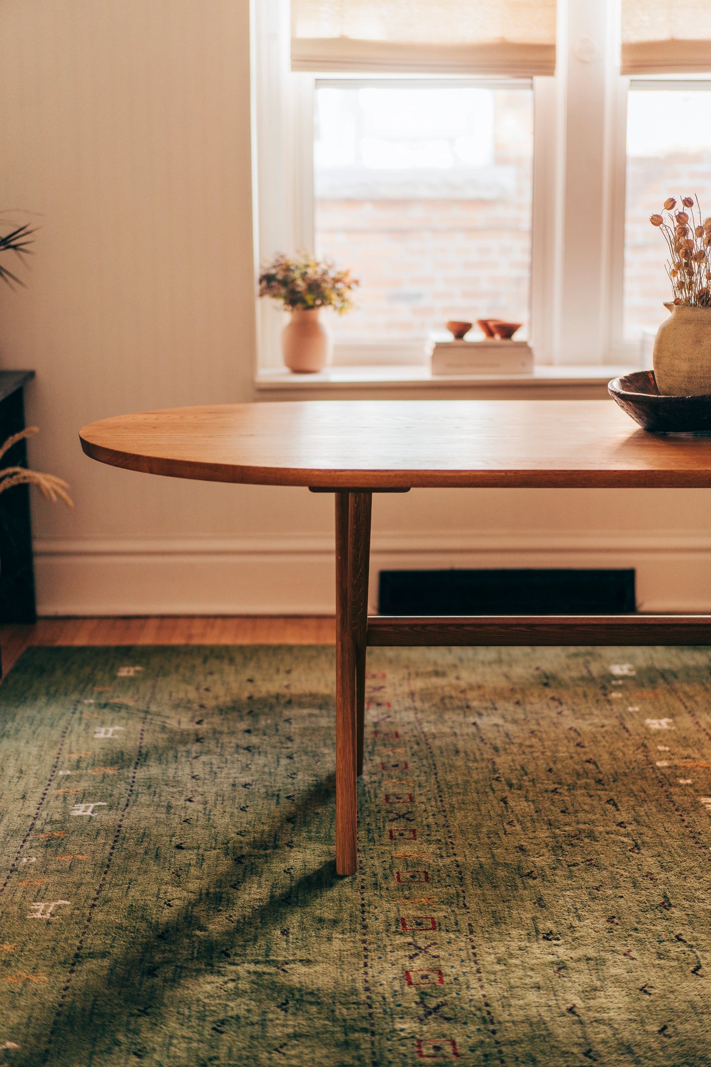 01 Oval Dining Table